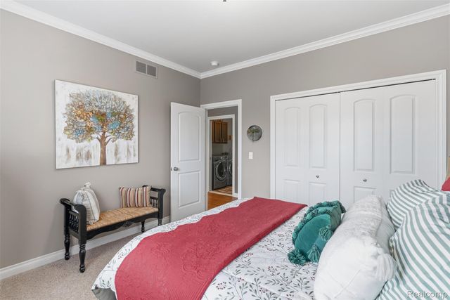660 Willow Lake Court, Oxford Charter Township, MI 48371