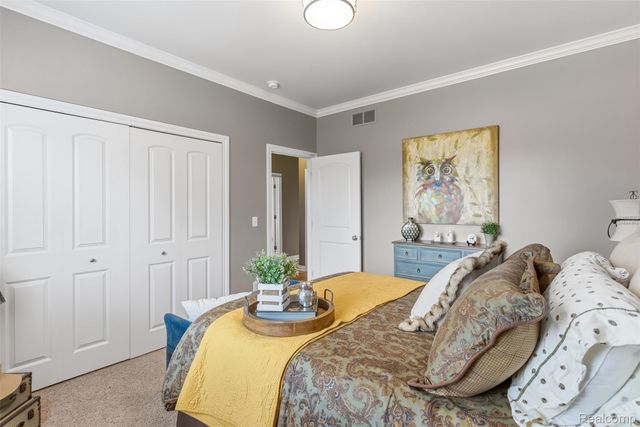 660 Willow Lake Court, Oxford Charter Township, MI 48371