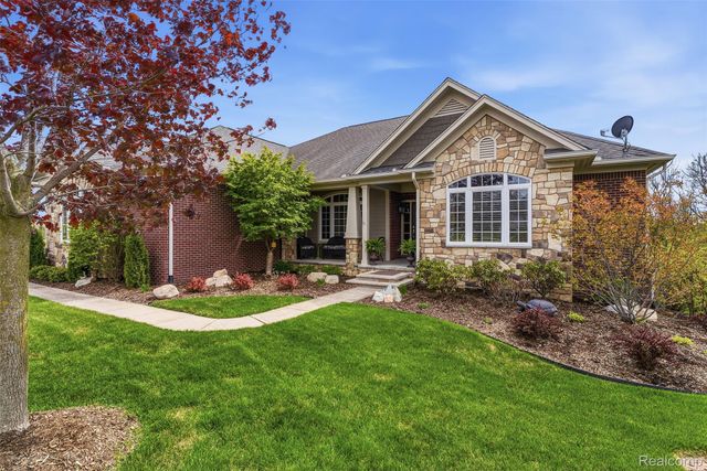 660 Willow Lake Court, Oxford Charter Township, MI 48371