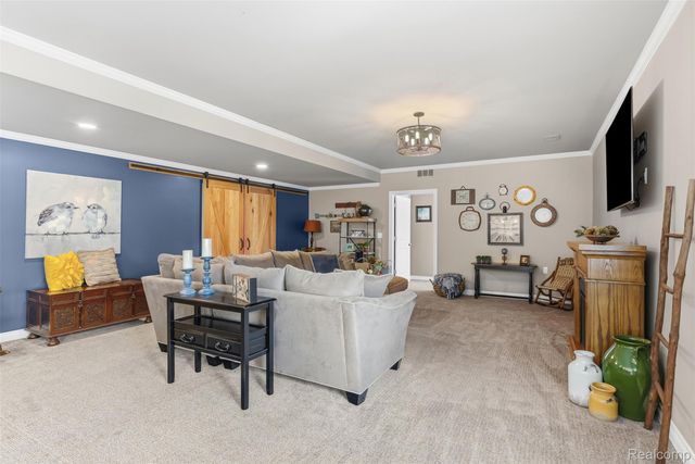 660 Willow Lake Court, Oxford Charter Township, MI 48371