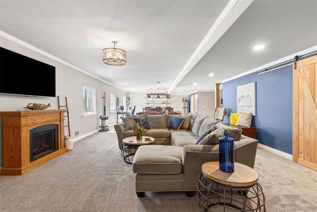 660 Willow Lake Court, Oxford Charter Township, MI 48371