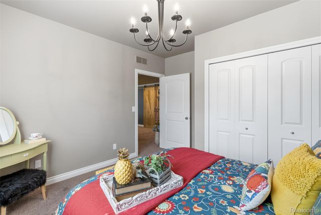 660 Willow Lake Court, Oxford Charter Township, MI 48371