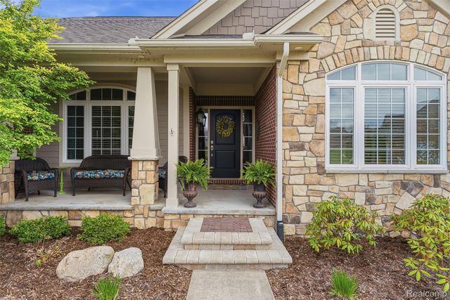660 Willow Lake Court, Oxford Charter Township, MI 48371
