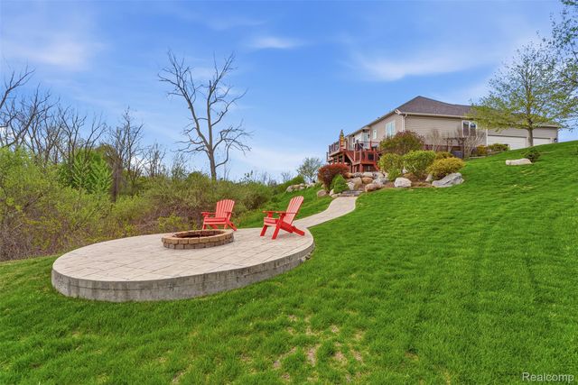 660 Willow Lake Court, Oxford Charter Township, MI 48371