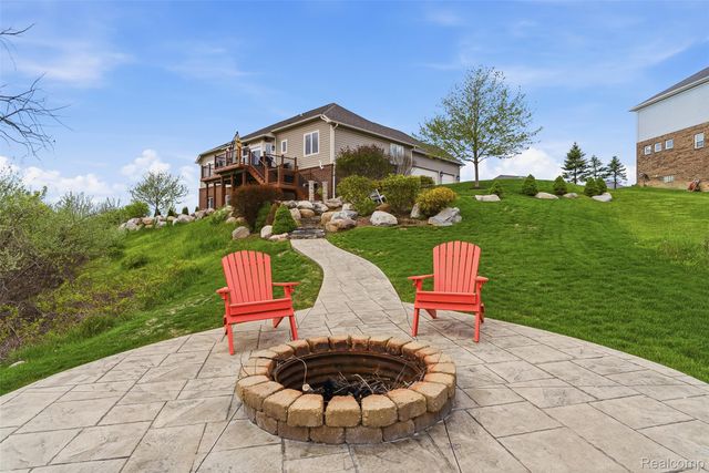 660 Willow Lake Court, Oxford Charter Township, MI 48371