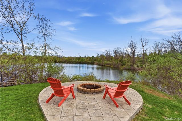 660 Willow Lake Court, Oxford Charter Township, MI 48371