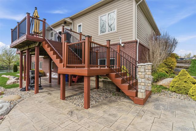 660 Willow Lake Court, Oxford Charter Township, MI 48371