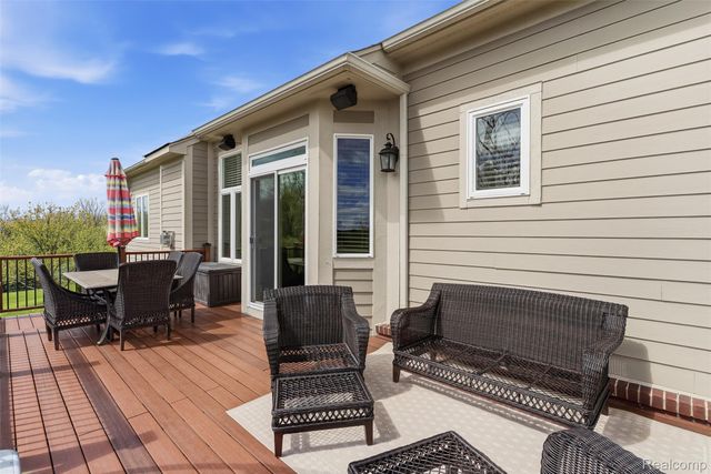 660 Willow Lake Court, Oxford Charter Township, MI 48371