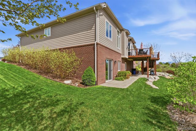 660 Willow Lake Court, Oxford Charter Township, MI 48371