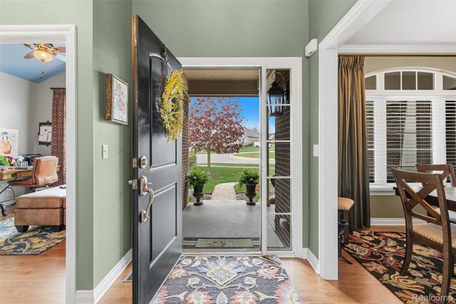 660 Willow Lake Court, Oxford Charter Township, MI 48371