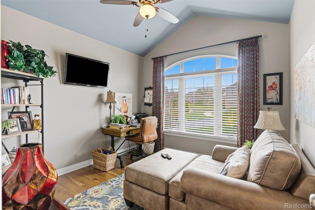 660 Willow Lake Court, Oxford Charter Township, MI 48371