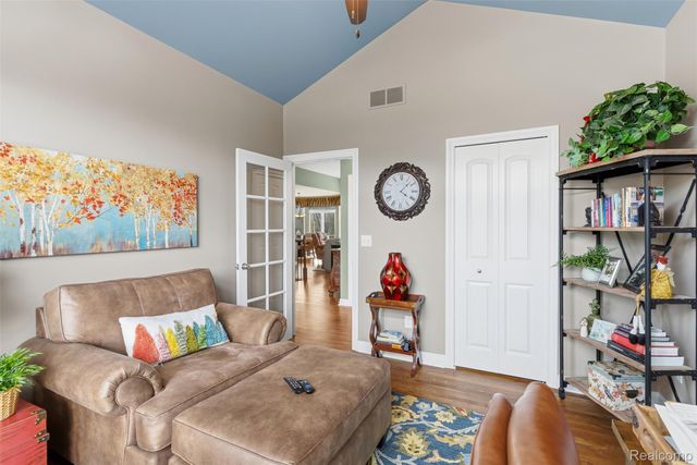 660 Willow Lake Court, Oxford Charter Township, MI 48371