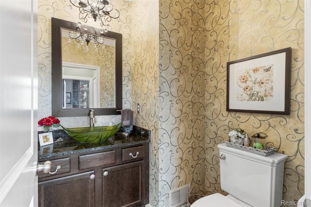 660 Willow Lake Court, Oxford Charter Township, MI 48371