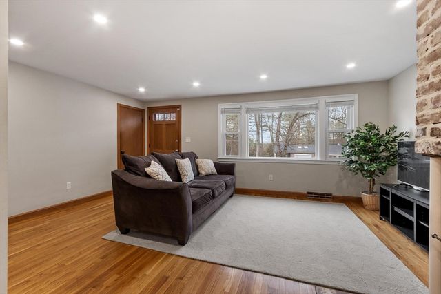 23 Monument Hill Rd, Chelmsford, MA 01824