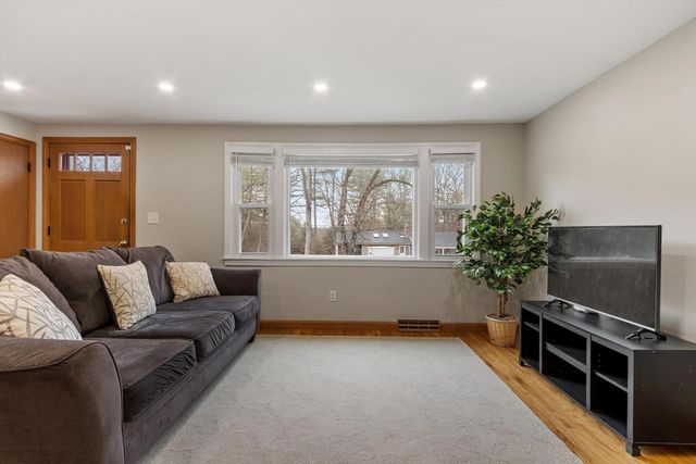 23 Monument Hill Rd, Chelmsford, MA 01824