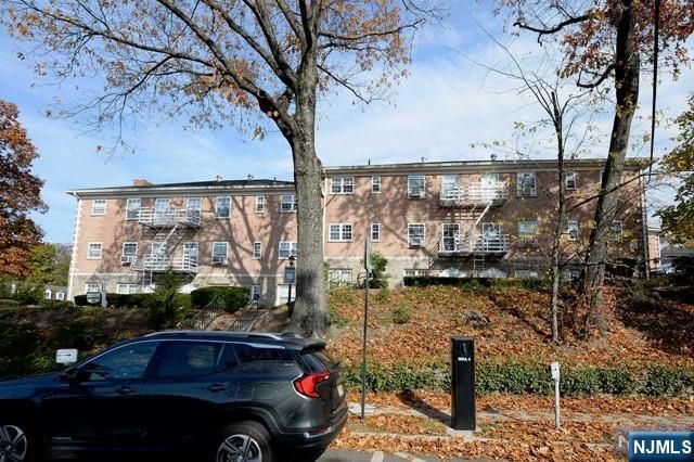 89 W Ridgewood Avenue, Ridgewood, NJ 07450