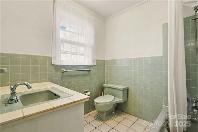 1215 Robinhood Circle, Charlotte, NC 28227