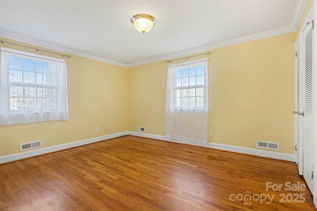 1215 Robinhood Circle, Charlotte, NC 28227