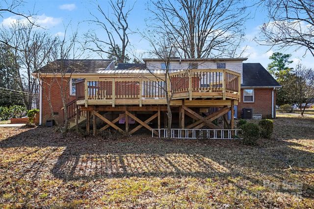 1215 Robinhood Circle, Charlotte, NC 28227