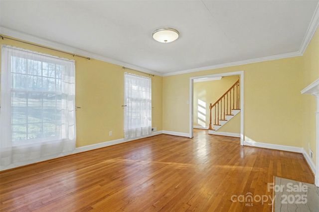 1215 Robinhood Circle, Charlotte, NC 28227