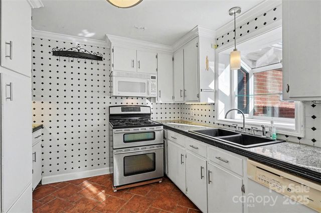 1215 Robinhood Circle, Charlotte, NC 28227