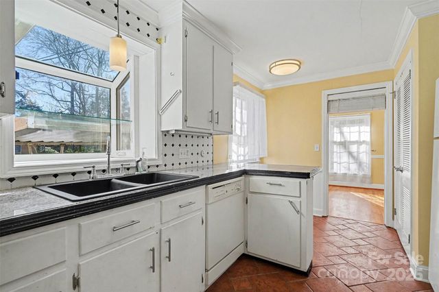 1215 Robinhood Circle, Charlotte, NC 28227