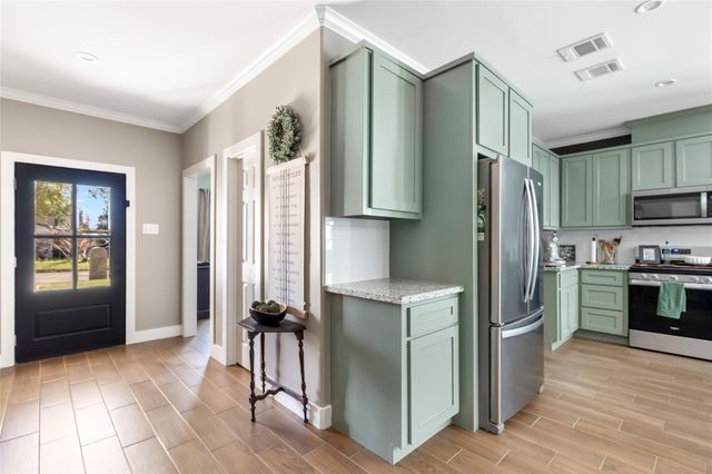 2201 Maple Avenue, Liberty, TX 77575