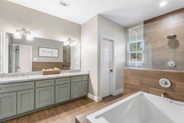 2201 Maple Avenue, Liberty, TX 77575