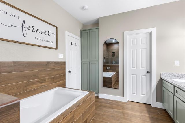 2201 Maple Avenue, Liberty, TX 77575