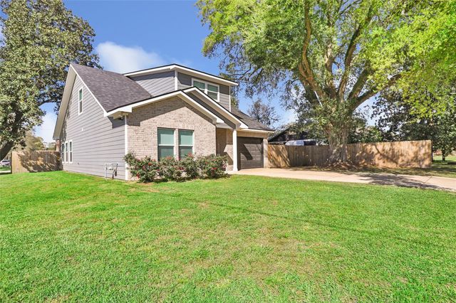 2201 Maple Avenue, Liberty, TX 77575