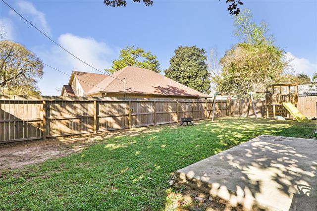 2201 Maple Avenue, Liberty, TX 77575