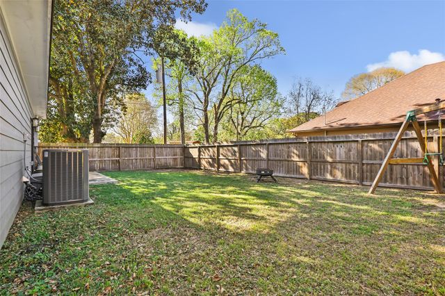 2201 Maple Avenue, Liberty, TX 77575