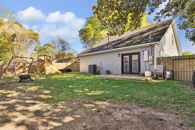 2201 Maple Avenue, Liberty, TX 77575
