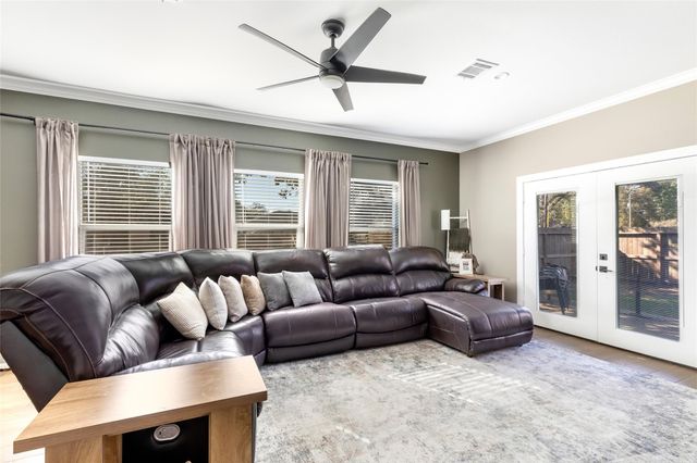 2201 Maple Avenue, Liberty, TX 77575