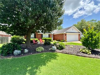 409 Bluff Drive, Lowell, AR 72745