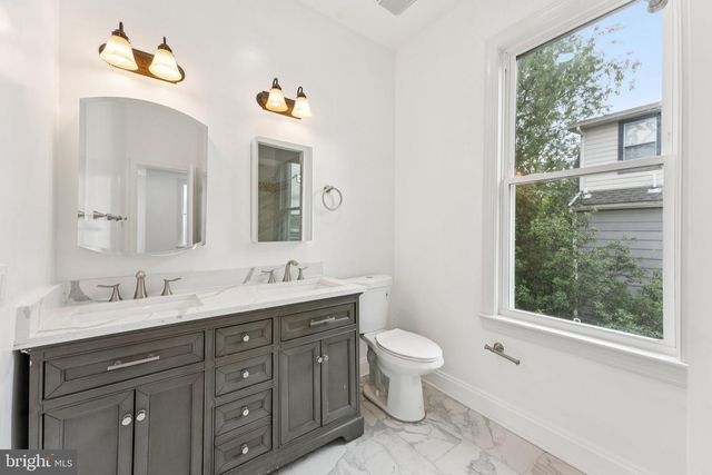 2105 4TH ST NE, Washington, DC 20002