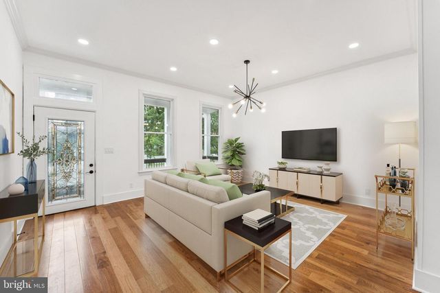 2105 4TH ST NE, Washington, DC 20002