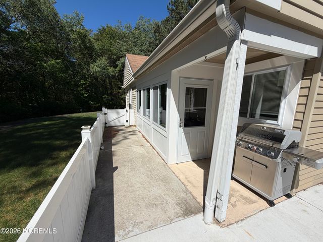 470A Chelsea Court, Manchester, NJ 08759