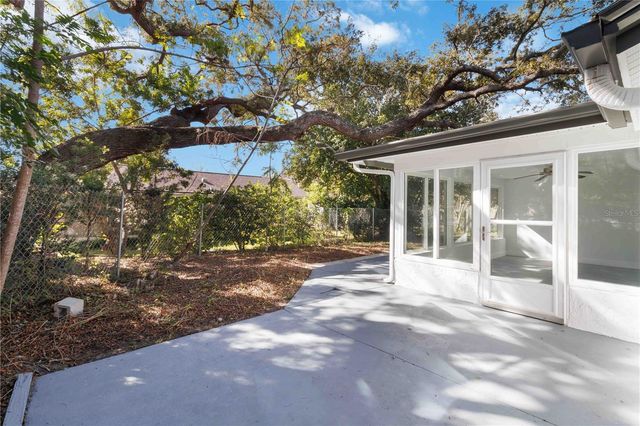 8026 HUNTERS WHIP ROW CIRCLE, Hudson, FL 34667