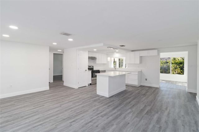 8026 HUNTERS WHIP ROW CIRCLE, Hudson, FL 34667