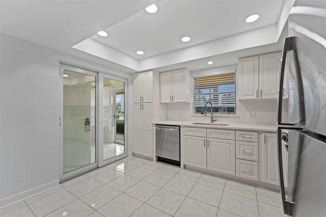 4700 COVE CIRCLE 102, St Petersburg, FL 33708