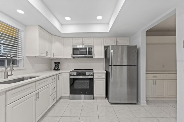 4700 COVE CIRCLE 102, St Petersburg, FL 33708