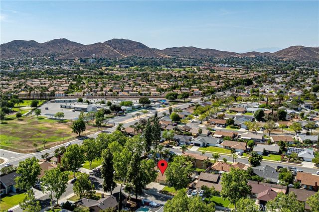 11261 Wayfield Road, Riverside, CA 92505