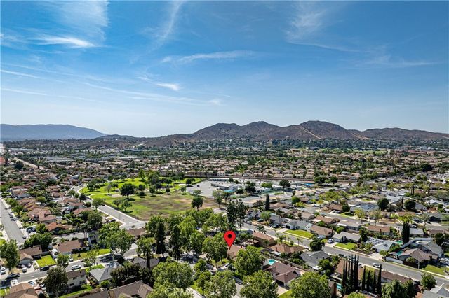 11261 Wayfield Road, Riverside, CA 92505