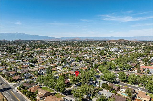 11261 Wayfield Road, Riverside, CA 92505