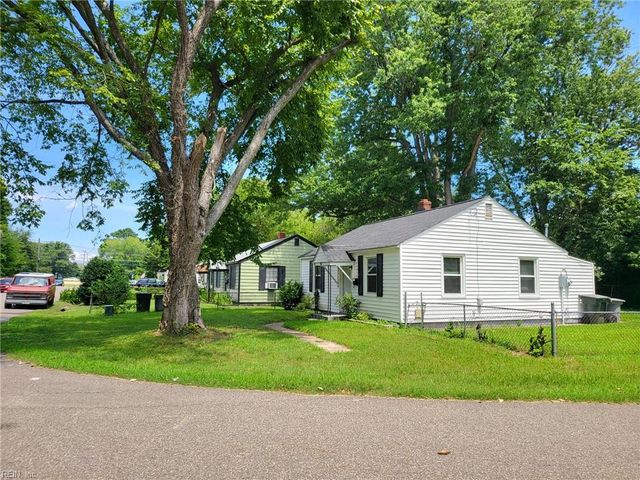 14 Crestwood CIR, Hampton, VA 23669