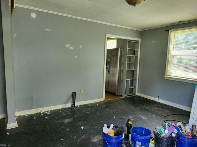 14 Crestwood CIR, Hampton, VA 23669