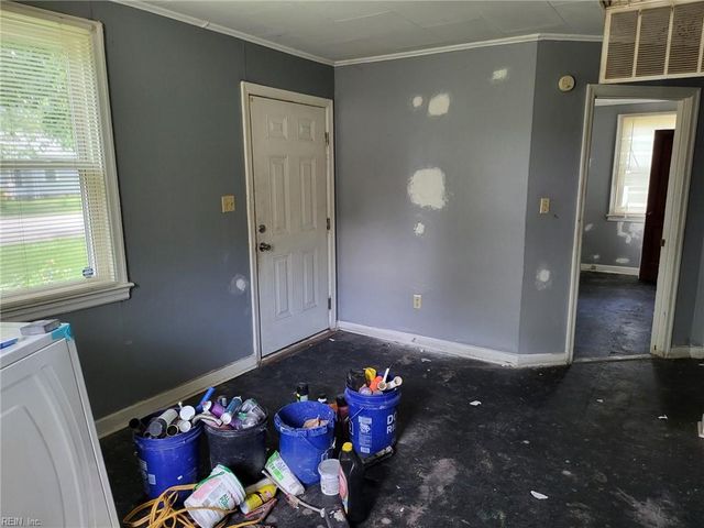 14 Crestwood CIR, Hampton, VA 23669