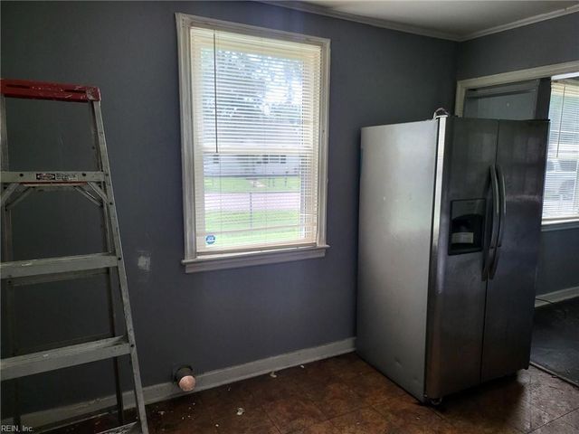 14 Crestwood CIR, Hampton, VA 23669