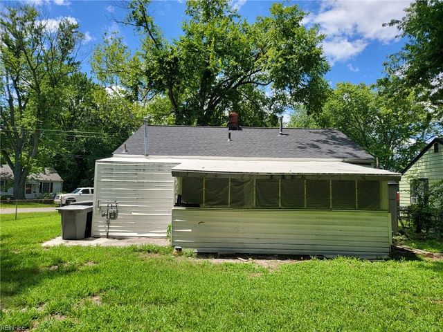 14 Crestwood CIR, Hampton, VA 23669